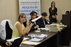 vanda paiva em sabatina na audiencia publica em araguaina