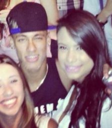 Neymar e Patricia na balada