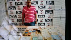 Estudante de direito, Emanuel Maravilha Santis, 26 anos de idade.