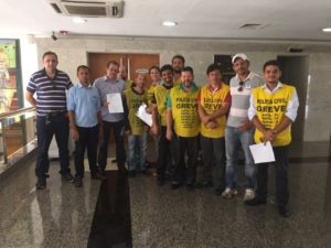 Comando de greve após protocolar contraproposta, nesta sexta-feira, 20, no Palácio Araguaia