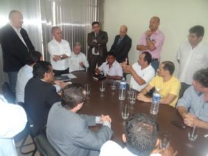 Manoel Miranda persiste em dizer que os dois assuntos devem ser discutidos separadamente.