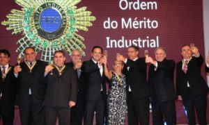 A condecoração foi idealizada pela CNI e, no Tocantins, é a maior comenda concedida pela Fieto a personalidades estaduais, nacionais e estrangeiras