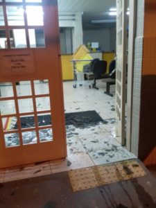 Agência dos Correios em Babaçulândia após ação da quadrilha