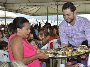 Prefeito Vanderlei Coimbra em almoço de confraternização na véspera de Natal