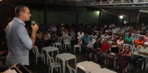 Senador Ataídes Oliveira fala aos moradores de Formoso do Araguaia: projeto para o Tocantins