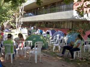 Servidores estão em greve desde o dia 2 de fevereiro (Foto: Reprodução/TV Anhanguera)