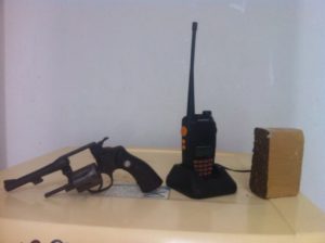 PM apreende arma de fogo, droga e rádio com menor infrato r em Araguaína