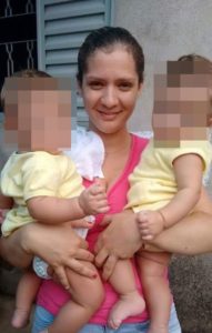 A mãe que foi ferida com as crianças que foram assassinadas