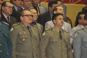 A esquerda Tenente e Pastor Deuramar, a direita Major Valdeone