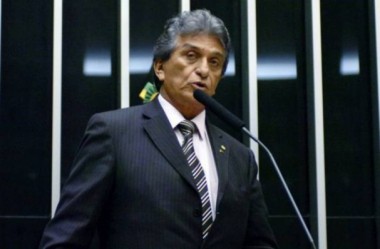 Reis anuncia R$ 280 mil para construção de centro de comércio em Buriti do TO