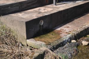 Despejo de água nas ruas