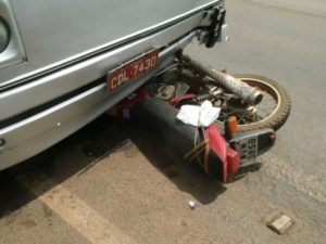 colisão entre ônibus e moto em Barrolândia,TO