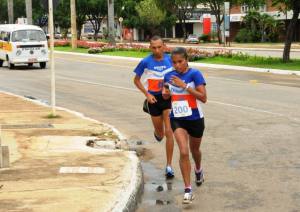 Campeã da XIII Meia Maratona do Tocantins, Maria Barroso da Costa Filho, do Distrito Federal