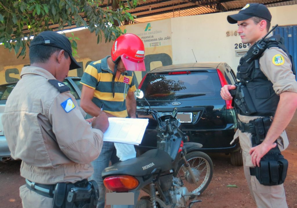 PM intensifica abordagens e recupera motocicleta em Colinas