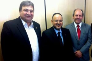 Deputado César Halum, o secretário-executivo do MEC, Henrique Paim e o prefeito de Araguaína, Ronaldo Dimas
