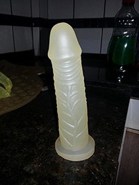 penis de borracha foi encontrado no chao da casa