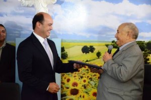 Governador transmite cargo ao presidente da Assembléia