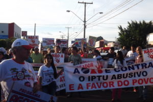 Manifestação contra o reajuste do IPTU em Araguaína