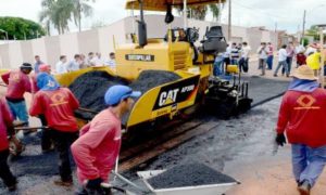 vão ser restaurados cerca 5 milhões de m² de asfalto em ruas e avenidas de 137 municípios do Estado