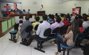 Rreunião com liderancas e formadores de opinião. No canto esquerdo da foto Virginia Moura