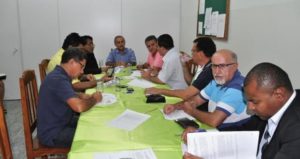 Sindicatos se reuniram para discutir déficit