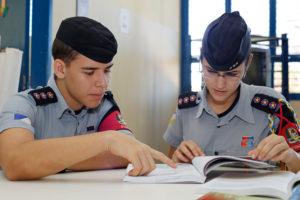 Maura e Danilo já se preparam para as provas do Enem, que serão aplicadas em novembro