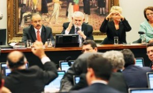 Pastor lembra filme pornô de Xuxa em votação da Lei da Palmada