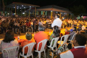 Estavm presentes na reunião vários líderes militantes e curiosos