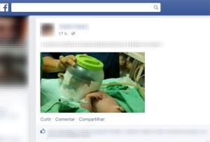 Profissional segura o pote para fazer a oxigenação do recém-nascido (Foto: Reprodução/Facebook)