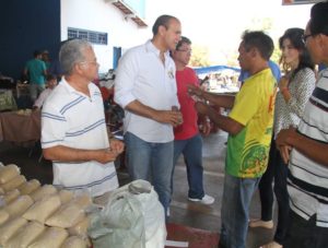 Ataídes visitas feira de Palmas