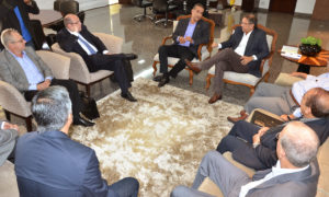 O governador Marcelo Miranda, juntamente com secretários de Estado, recebeu representantes do Grupo JBS