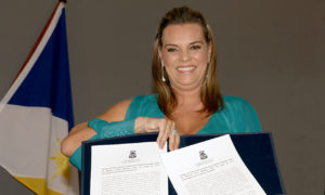 Vice-governadora Cláudia Lelis, em cerimônia de posse, na Assembleia Legislativa 