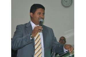 Pr. Suelismar Caetano é um dos diretores da REDE ATALAIA FM 105.5