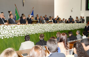 Mesa diretora que empossou os novos deputados