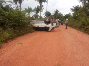 Funcionários da saneatins escapam da morte após capotamento