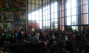 Os policiais lotou o Hall do Palácio Araguaia na espera de uma resposta do Governador