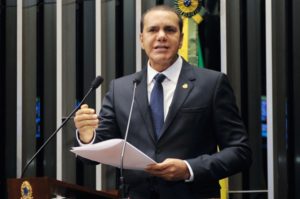 senador Ataídes Oliveira (PSDB-TO) 