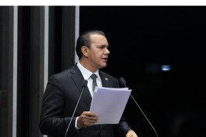 Senador Ataídes Oliveira (PSDB-TO)