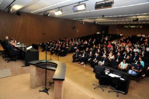 Durante cinco dias, estudantes de todo o País vivenciam o trabalho dos deputados na Câmara Federal