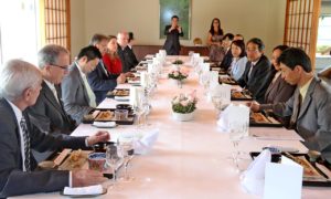 O governador Marcelo Miranda durante almoço com o embaixador do Japão no Brasil, Kunio Umeda