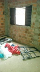 A residência foi revirada