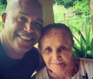 Cantor Rick e sua mãe