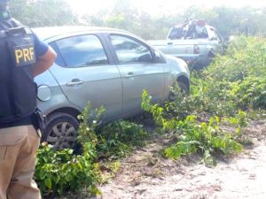 Veículos usados na fuga de detentos foram encontrados pela PRF (Foto: Divulgação/prf) Saiba mais     Quatro presos fogem do Presídio São Luís II, no Complexo de Pedrinhas     Dois presos são encontrados mortos no Centro de Detenção Provisória  