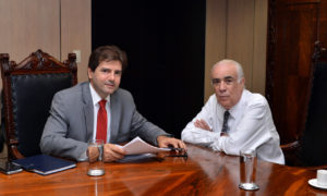 Secretário Renato de Assunção e o ministro Antônio Carlos Rodrigues durante reunião em Brasília