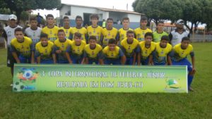 Equipe sub-15 da Escolinha de Futebol do 1º BPM que tamb ém participou do campeonato