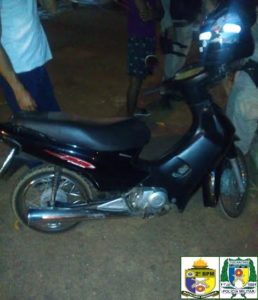 Motocicleta apreendida pela PM em poder de menor infrator  em Araguaína.