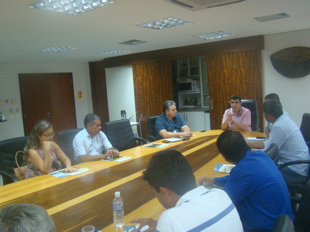 Ayres discute demandas do agronegócio com associação