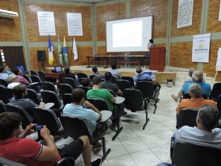 Pedro Afonso: Coapa e Embrapa levam conhecimento a produtores de grãos