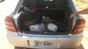 Os suspeitos utilizavam o veículo para apoio durante aç ão criminosa.