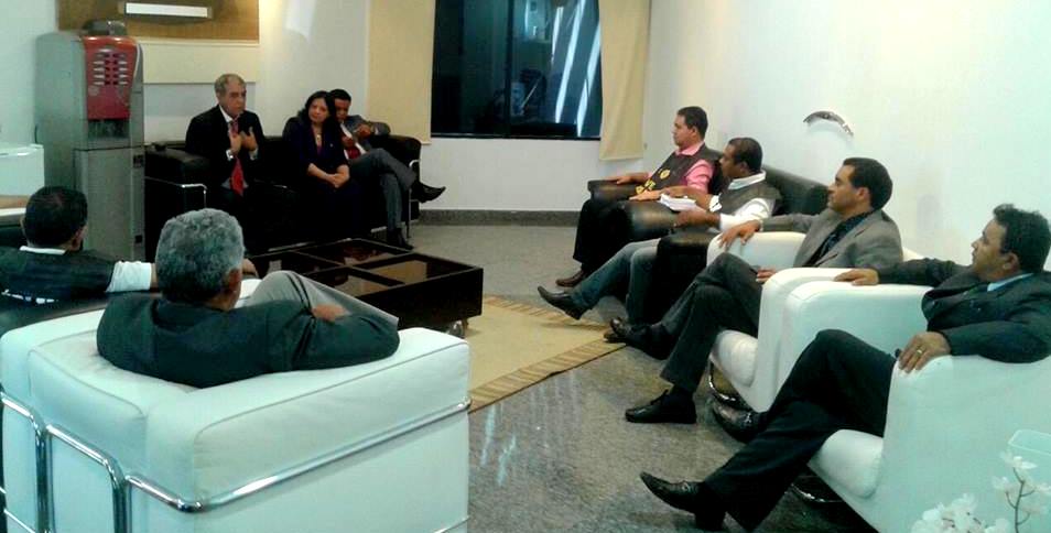 Servidores em greve solicitam na AL criação de comissão para negociar com Marcelo Miranda